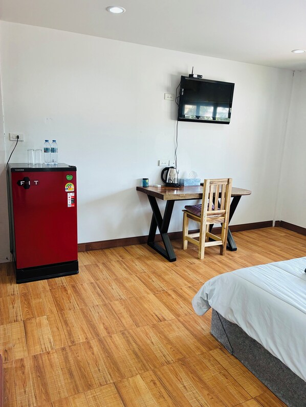 Apartamento clássico, vista para a cidade | Escrivaninha, espaço de trabalho para notebook, Wi-Fi de cortesia