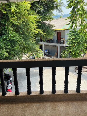 Apartamento clássico, vista para a cidade | Vista da sacada