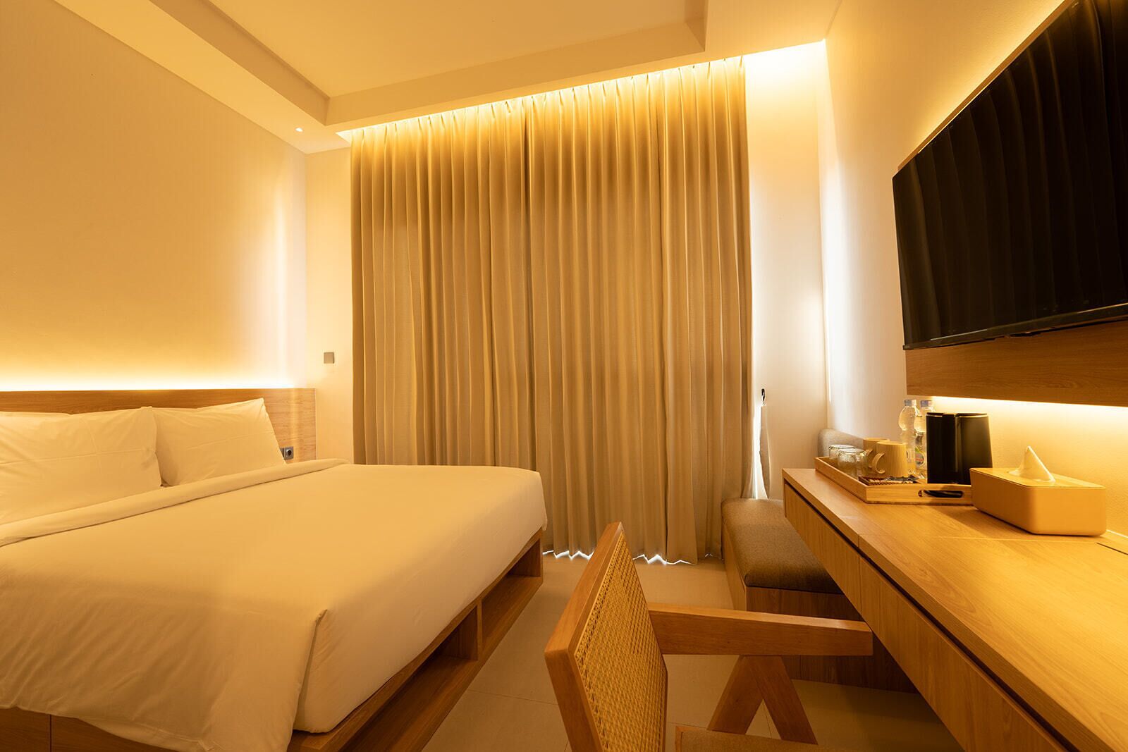 Desk, free WiFi, bed sheets
