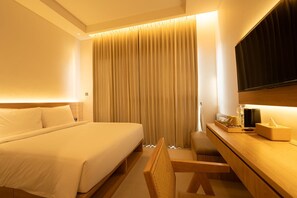 Skrifborð, ókeypis þráðlaus nettenging, rúmföt