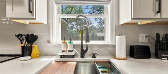 Capstone Manor • Luxe Design • 3bd2ba • No Fees • Central yet Tranquil