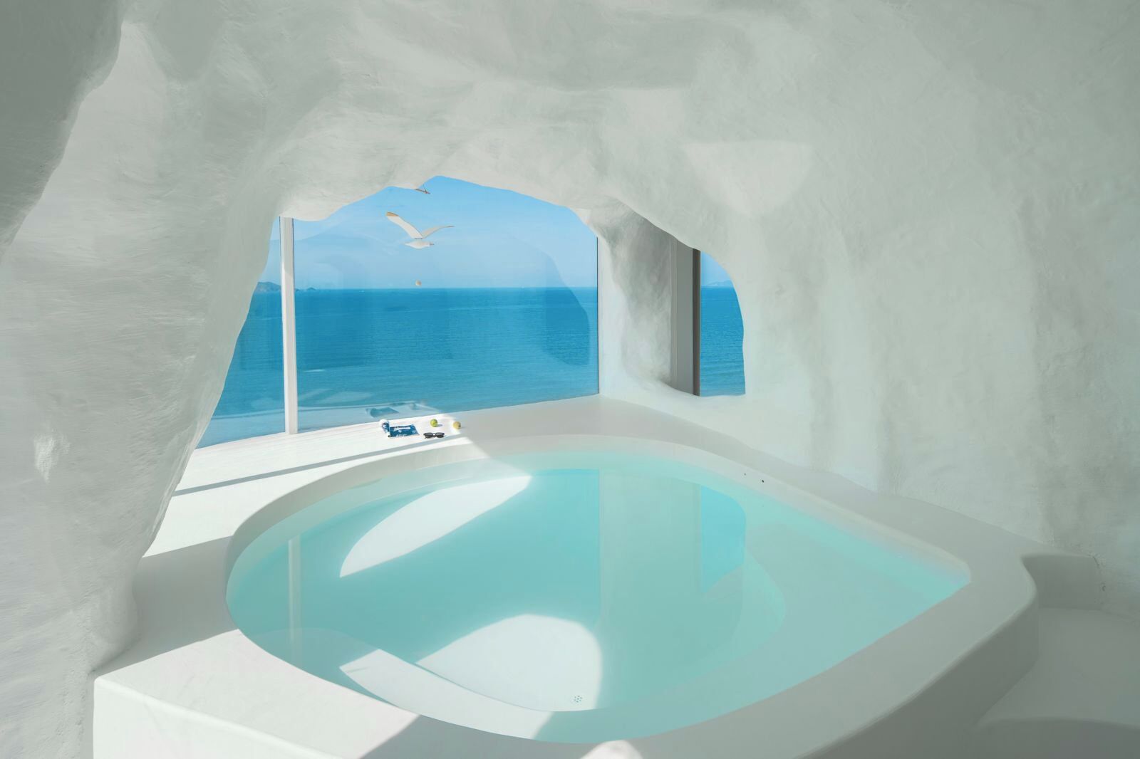 Luxury Double Room | Bathroom | Spring water tub, rainfall showerhead, free toiletries, hair dryer