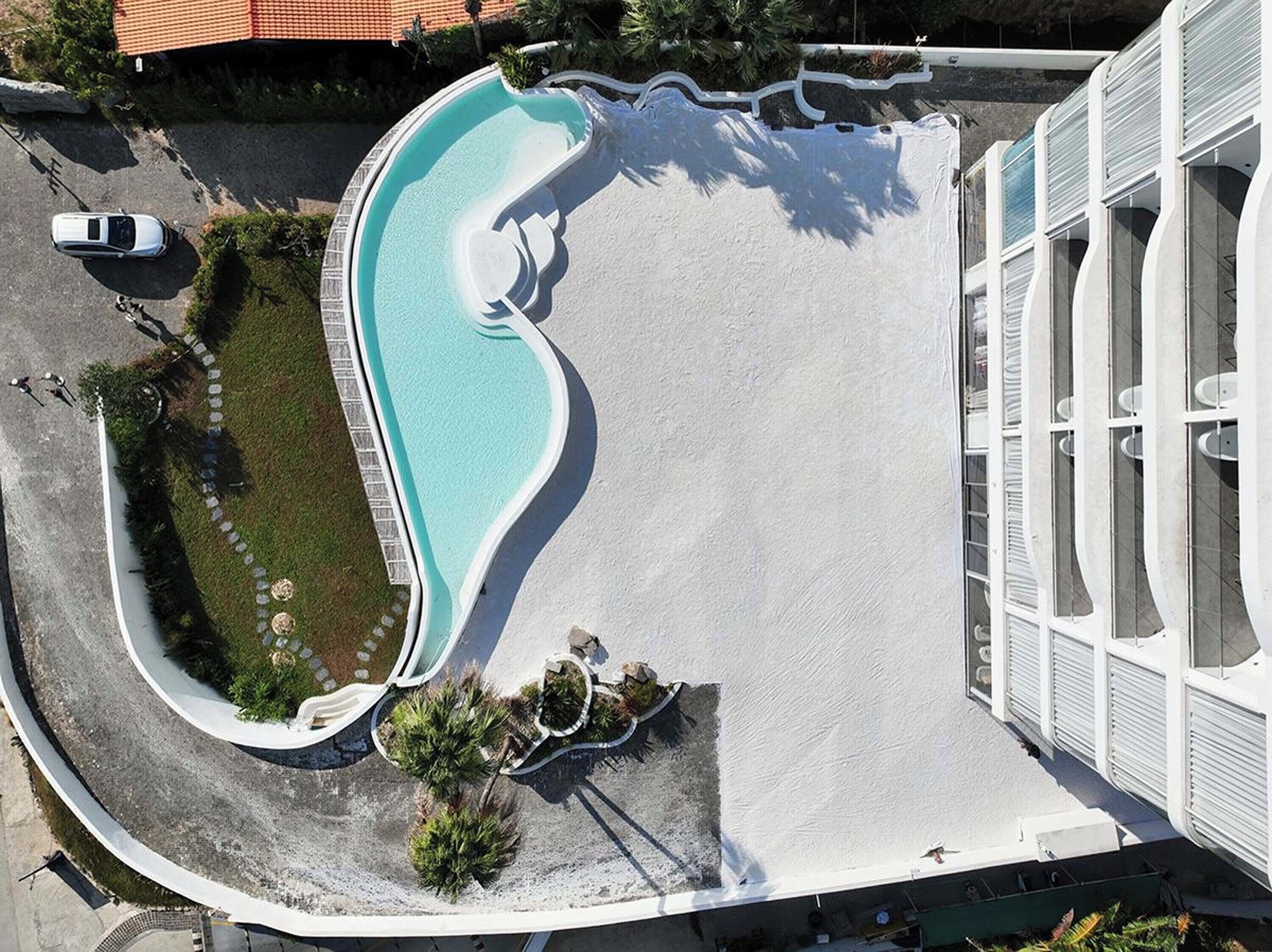 Outdoor pool, pool loungers