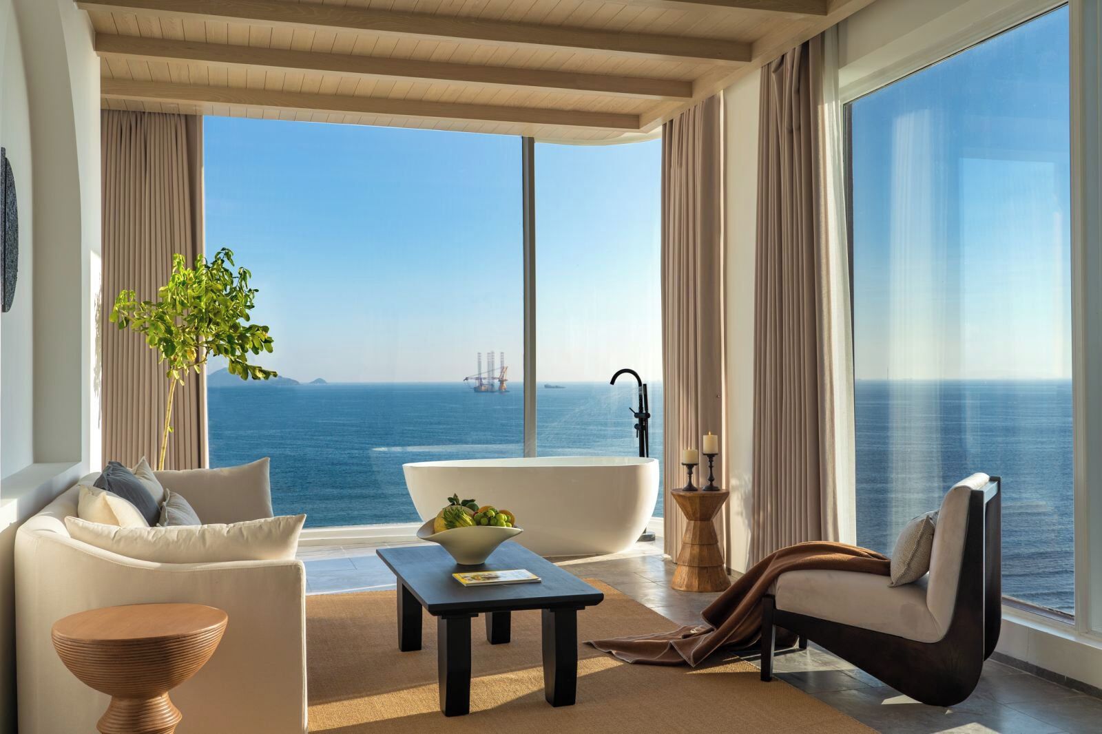 Grand Double Room | Minibar, individually decorated, individually furnished, desk