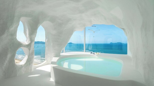 A modern, minimalist bathroom with a large bathtub and a view of the sea. - Miyue Santorini Seaview Resort Hotel (Huizhou)
