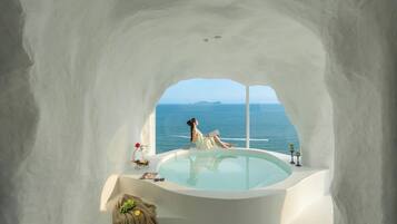 Panoramic Double Room | Minibar, individually decorated, individually furnished, desk