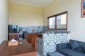 Vila luxo | Cozinha privada | Talheres/pratos/utensílios de cozinha