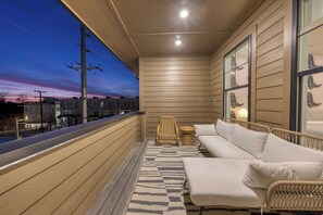 Interior - 2 New Townhomes w/ Balcony, Mins to Broadway, Sleeps 16 98 Degrees & The Stage (Nashville)
