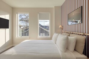 Interior - 2 New Townhomes w/ Balcony, Mins to Broadway, Sleeps 16 98 Degrees & The Stage (Nashville)