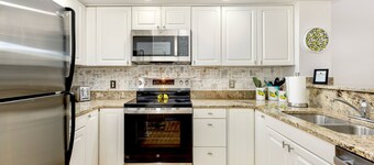 Lazy Lemon; Walk to Koka Booth; Near Wake Med Cary; Well Appointed; Central