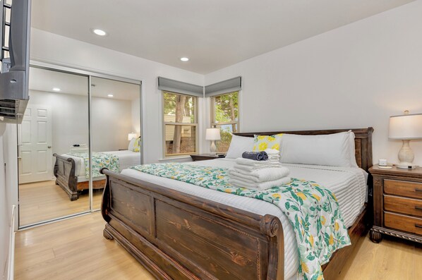 2 bedrooms, desk, iron/ironing board, travel crib