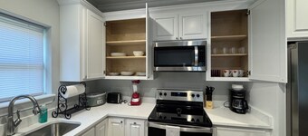Nice 2-bedroom condo with comfort & amenities all in one.