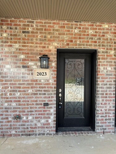 Nice 2-bedroom condo with comfort & amenities all in one. 2023