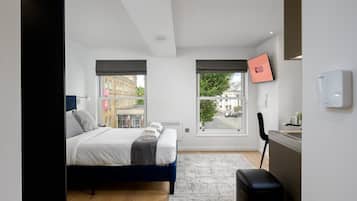 Iron/ironing board, Internet, bed sheets