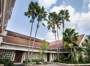 المنشأة من الخارج