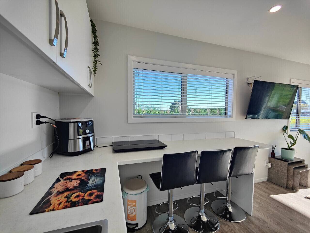 Refrigerador, microondas, parrilla de estufa y tostadora 