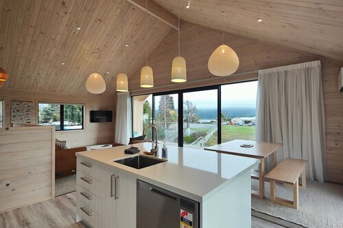 Luxe on the Lake Front