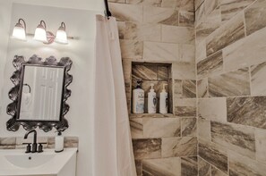 Handtücher, Seife, Toilettenpapier