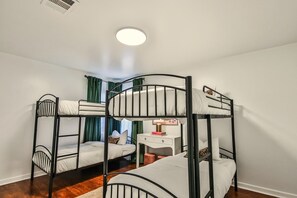 3 bedrooms, free WiFi, bed sheets