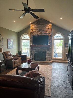 スマートテレビ、暖炉、プリンター