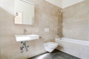 Hair dryer, towels - Blueground | Seebach, washer, nr Zürich Zoo (Zurich)