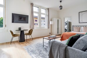 Iron/ironing board, WiFi, bed sheets - Blueground | Seebach, washer, nr Zürich Zoo (Zurich)