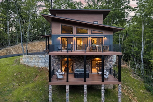 Luxe Cabin w/ Hot Tub, Views & Game Room Sleeps 10 Do Good Holler by Avantstay