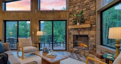 Luxe Cabin w/ Hot Tub, Views & Game Room Sleeps 10 Do Good Holler by Avantstay