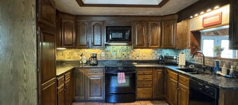 1893 Victorian House- beautiful historic home near the Royal Gorge