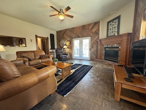 TV, fireplace