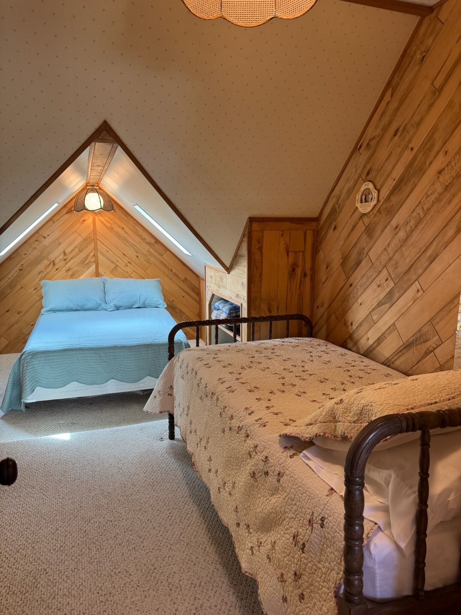 3 soverom, strykejern/-brett, internettilgang og sengetøy