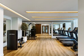 Fitness facility - Beachfront Palace Style 1BR near Marina (Dubai)