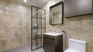 14 Pyeong Fantastic Ocean View Couple Room | Bathroom | Shower, hair dryer, towels, soap