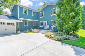 Exterior - Big Blue Haven -Lakefront Sleeps 24 (Jackson)