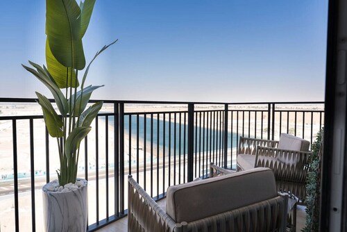 1BDR Premium Yas Island - Ferrari, Sea World, F1