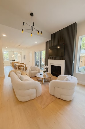 TV, fireplace