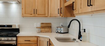 New - Oversized Luxury Downtown Idaho Falls Townhome, Greenbelt & Restaurants