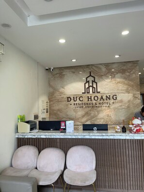 Quầy tiếp tân