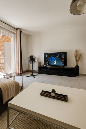 2 habitaciones, tabla de planchar con plancha, wifi y ropa de cama 