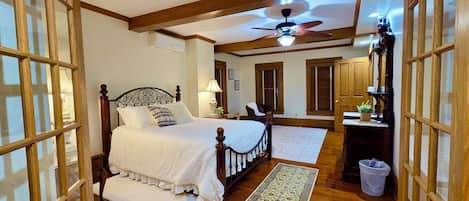 6 bedrooms, iron/ironing board, internet, bed sheets