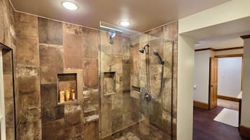 Dusche, Handtücher, Seife, Toilettenpapier
