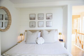 6 bedrooms, desk, iron/ironing board, free WiFi - Private 4 Bed, 2 Bath Lakefront Home on Lake Huron - Sleeps 12! (Dashwood)