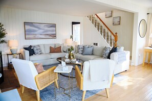 Älytelevisio, takka, kirjoja, stereot