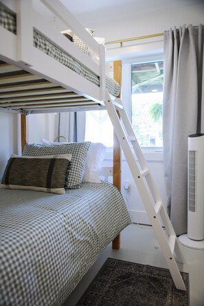 6 Schlafzimmer, Schreibtisch, Bügeleisen/Bügelbrett, kostenloses WLAN