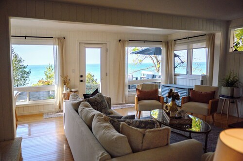 Private 4 Bed, 2 Bath Lakefront Home on Lake Huron - Sleeps 12!