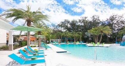 The Venue Mansion 15 Bedrooms 16BR Lakefront, Pool/Jacuzzi, Theater Near Disney