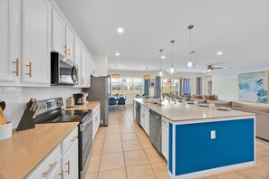 Micro-ondes, four, plaque de cuisson, lave-vaisselle