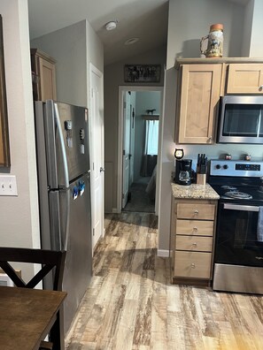 Micro-ondes, four, plaque de cuisson, lave-vaisselle