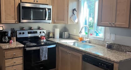 Quiet 1 bedroom Getaway close to Mardon Resort!