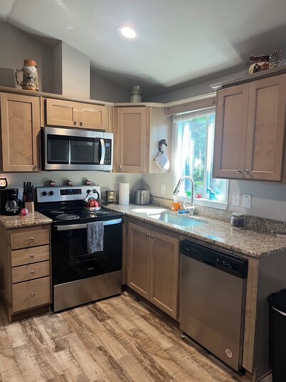 Quiet 1 bedroom Getaway on Legacy Golf Course & close to Mardon Resort!